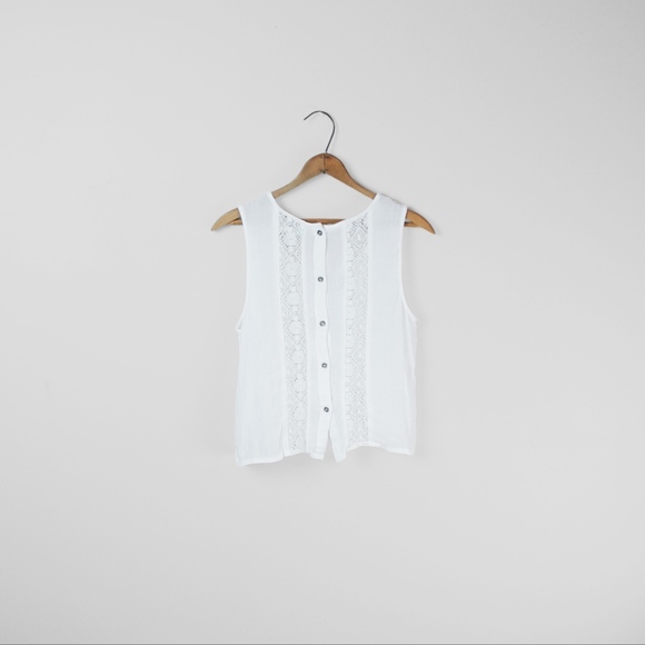 UO // White Lace Crop Top - Picture 2 of 5